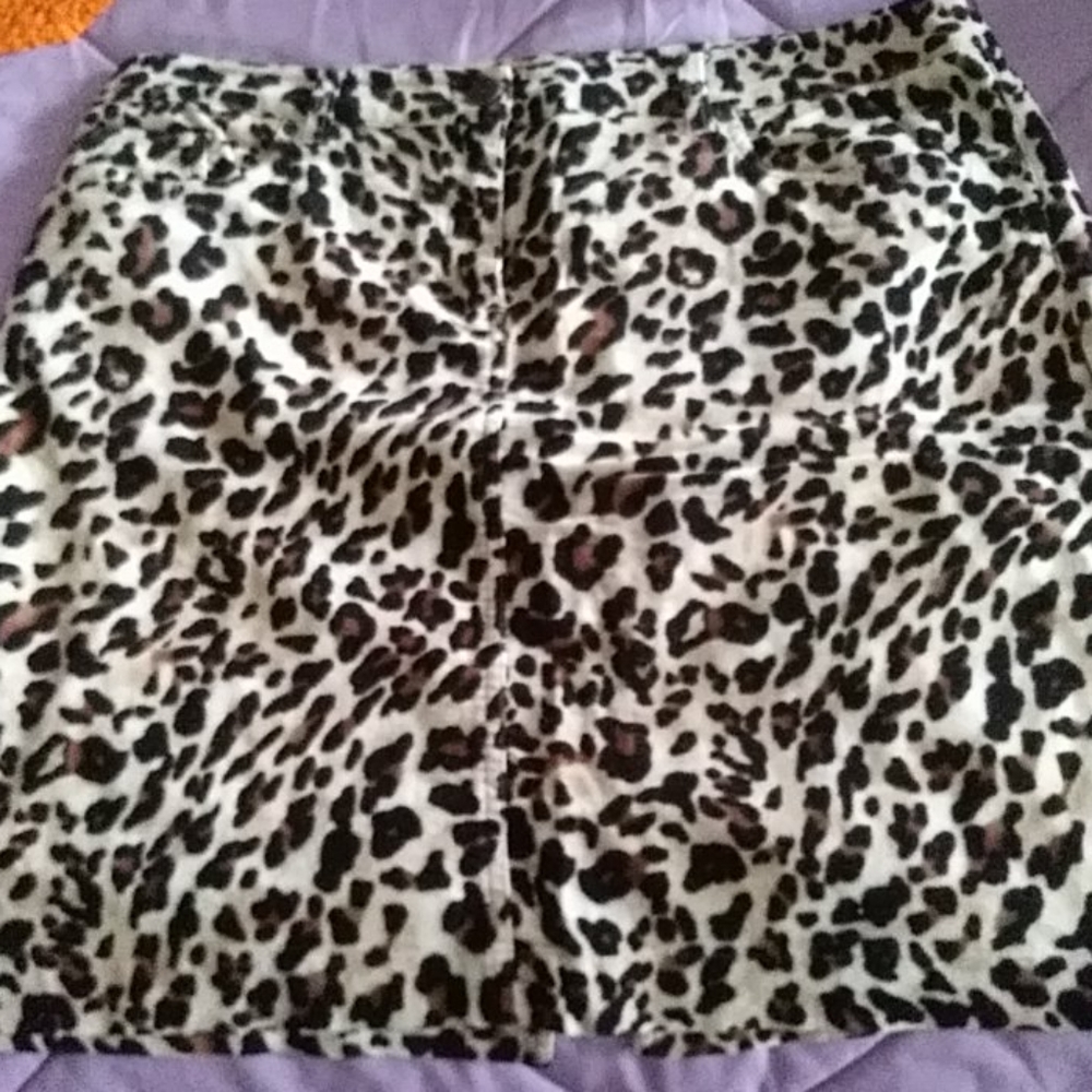 Leopard slit 2 pocket back and front skirt